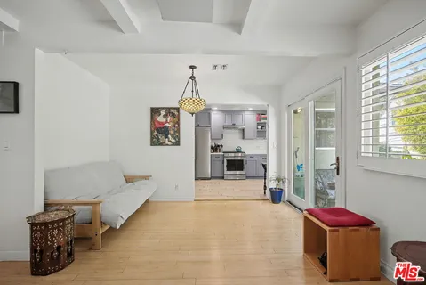 $2,500,000 | 10481 Eastborne Avenue, Los Angeles, CA 90024