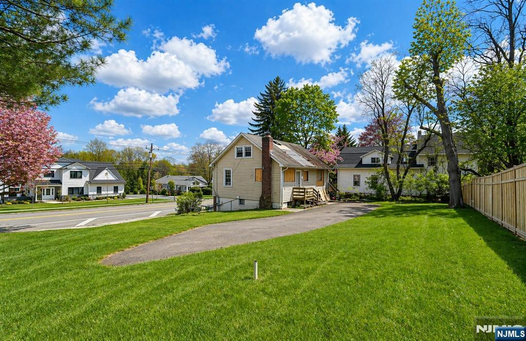 729 Rivervale Road River Vale, NJ 07675 - Photo 3 of 6