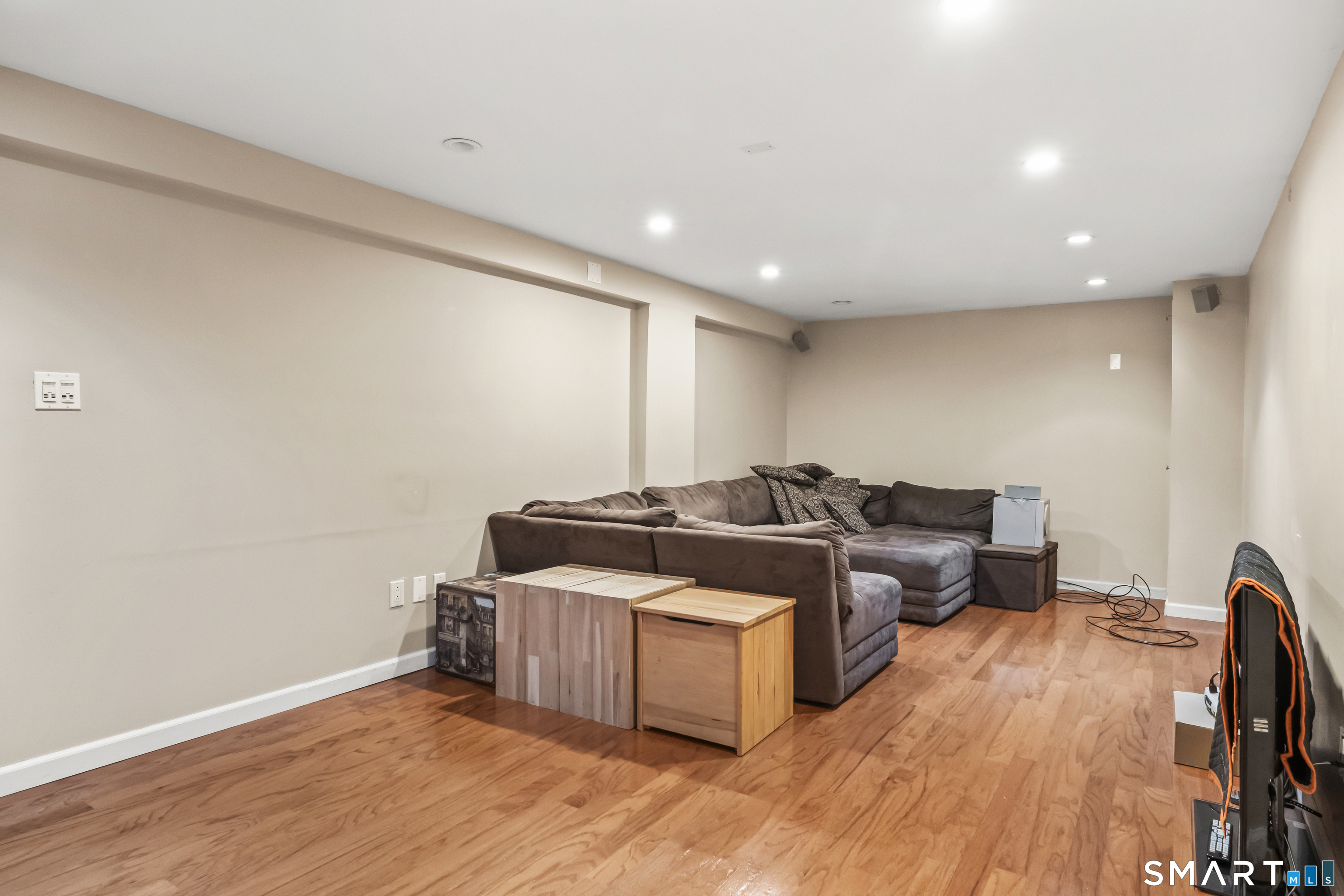 102 Glen Ridge Road Fairfield, CT 06825 - Photo 16 of 26 Gallery Image 16