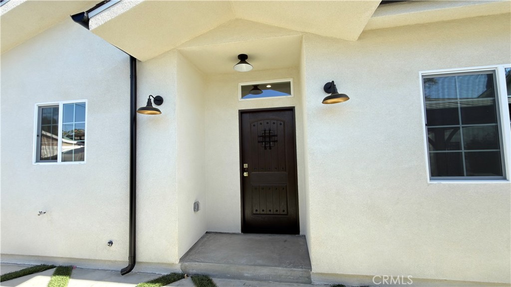 20748 Stagg Street Winnetka, CA 91306 - Photo 2 of 13