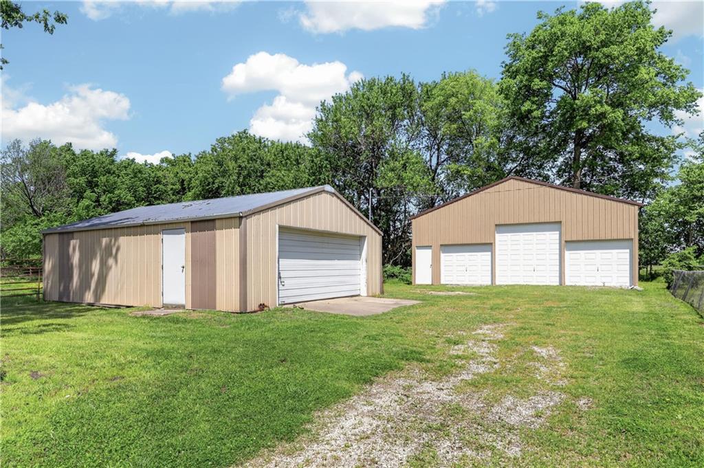 10784 Southwest 70th Street Chetopa, KS 67336 - Photo 3 of 38