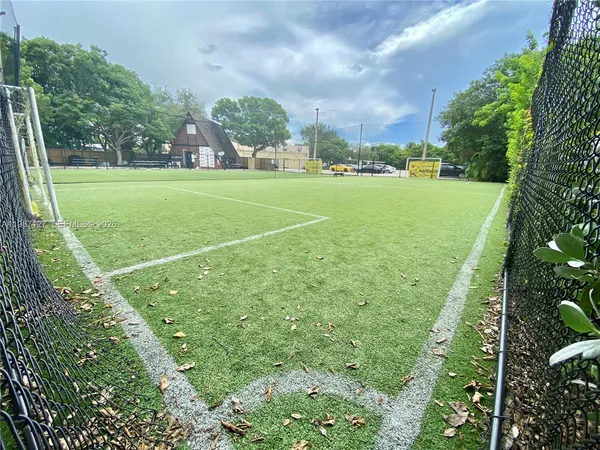 $2,000 | 6330 Southwest 79th Street, Unit 18, South Miami, FL 33143