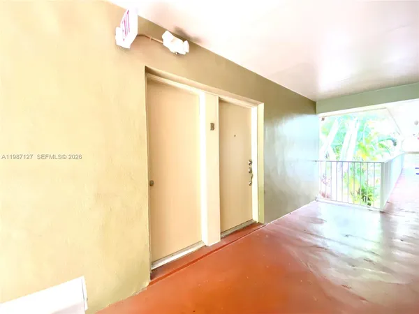 $2,000 | 6330 Southwest 79th Street, Unit 18, South Miami, FL 33143