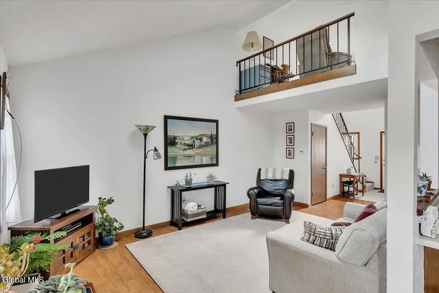 $279,900 | 544 Townwood Drive, Guilderland, NY 12203