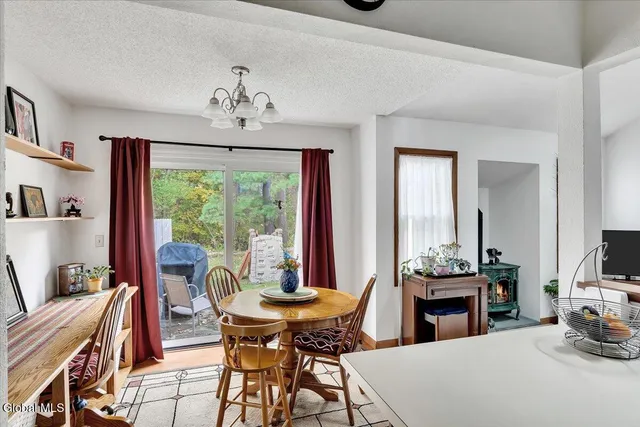 $279,900 | 544 Townwood Drive, Guilderland, NY 12203