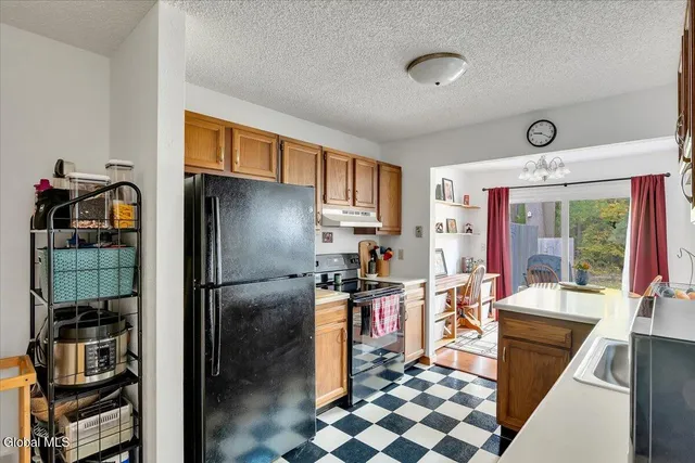 $279,900 | 544 Townwood Drive, Guilderland, NY 12203