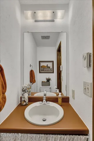 $279,900 | 544 Townwood Drive, Guilderland, NY 12203