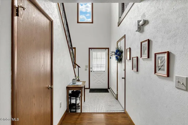 $279,900 | 544 Townwood Drive, Guilderland, NY 12203