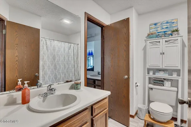 $279,900 | 544 Townwood Drive, Guilderland, NY 12203