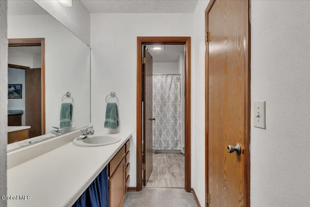 $279,900 | 544 Townwood Drive, Guilderland, NY 12203