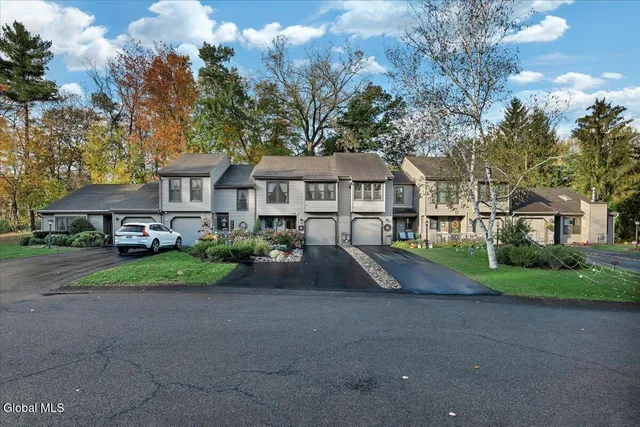 $279,900 | 544 Townwood Drive, Guilderland, NY 12203