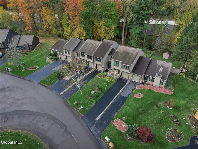 $279,900 | 544 Townwood Drive, Guilderland, NY 12203