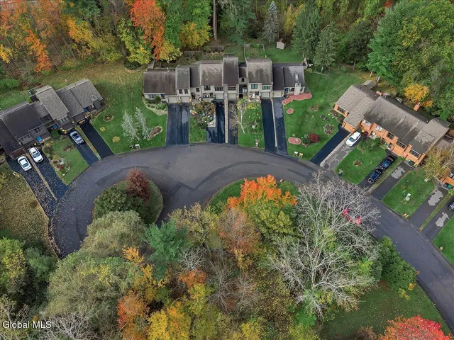 $279,900 | 544 Townwood Drive, Guilderland, NY 12203