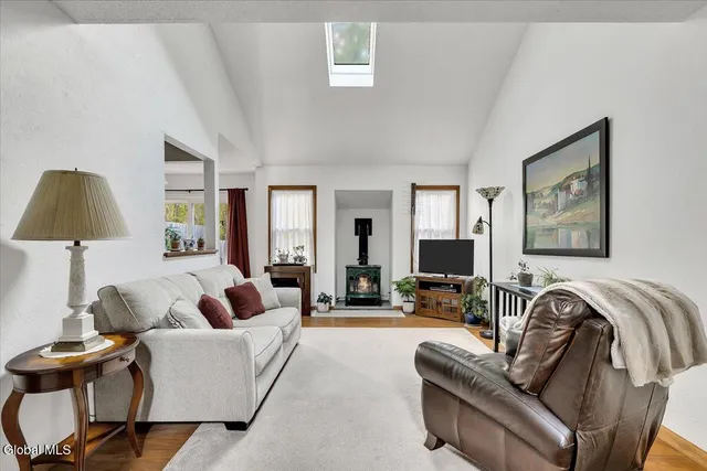 $279,900 | 544 Townwood Drive, Guilderland, NY 12203