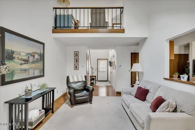 $279,900 | 544 Townwood Drive, Guilderland, NY 12203