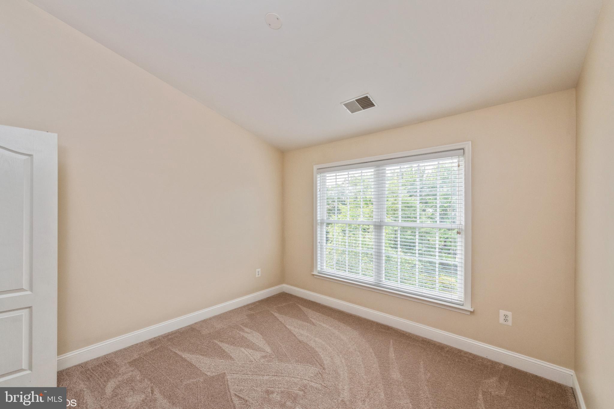 25840 Commons Square Chantilly, VA 20152 - Photo 20 of 32