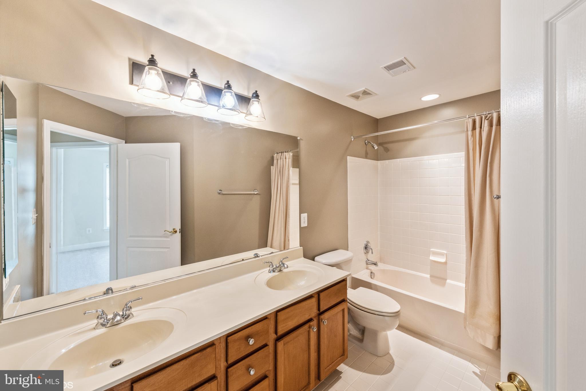 25840 Commons Square Chantilly, VA 20152 - Photo 21 of 32