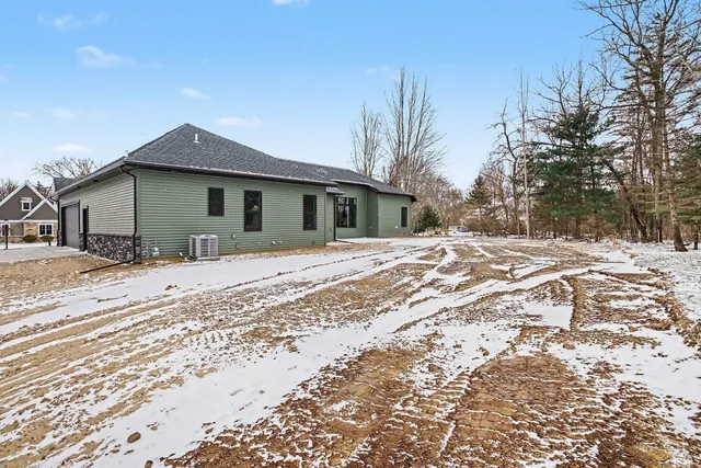 $679,000 | 19332 Sweetbriar Court, Bristol, IN 46507