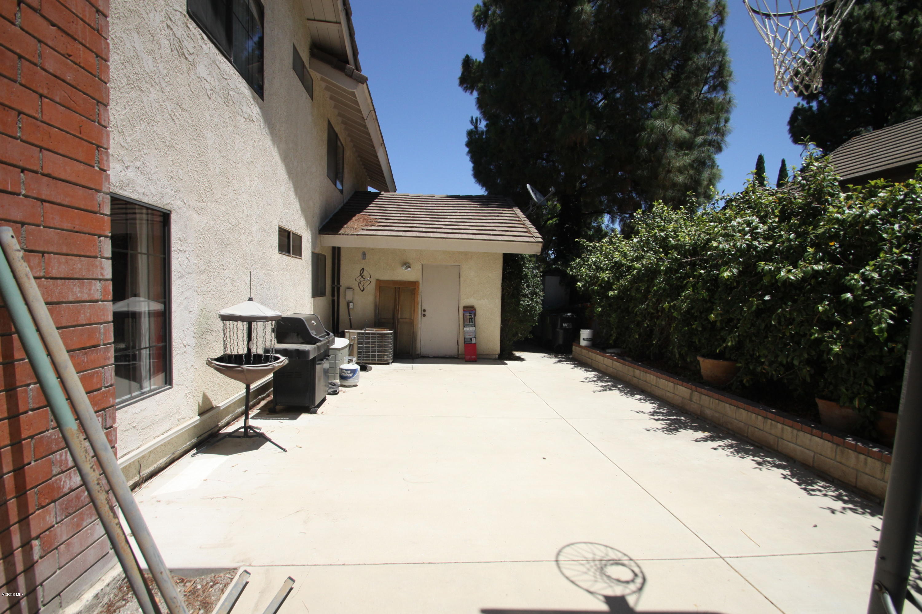 2136 McCrea Road Thousand Oaks, CA 91362 - Photo 26 of 26 a view of a patio with table and chairs and potted plants