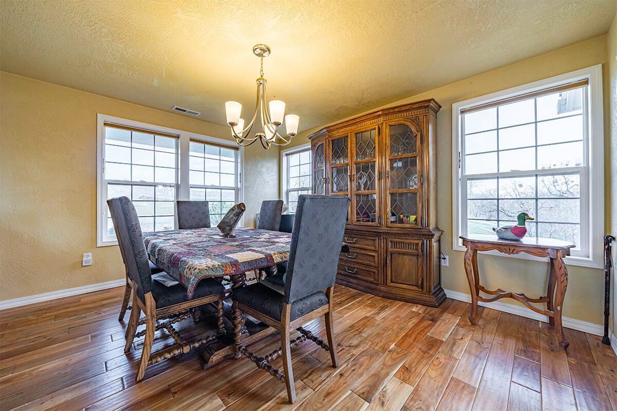 1345 Nick Young Road Eagle Point, OR 97524 - Photo 20 of 38 DSC00550