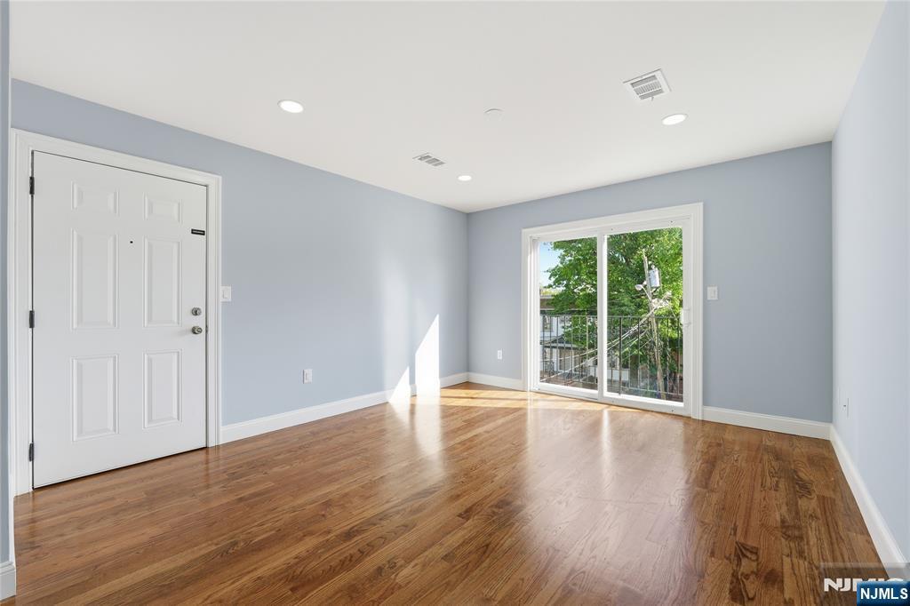 23 Edwin Place Newark, NJ 07112 - Photo 12 of 32