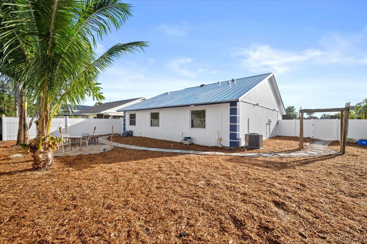 196 Raintree Trail Jupiter, FL 33458 - Photo 24 of 28 03-LUX0368