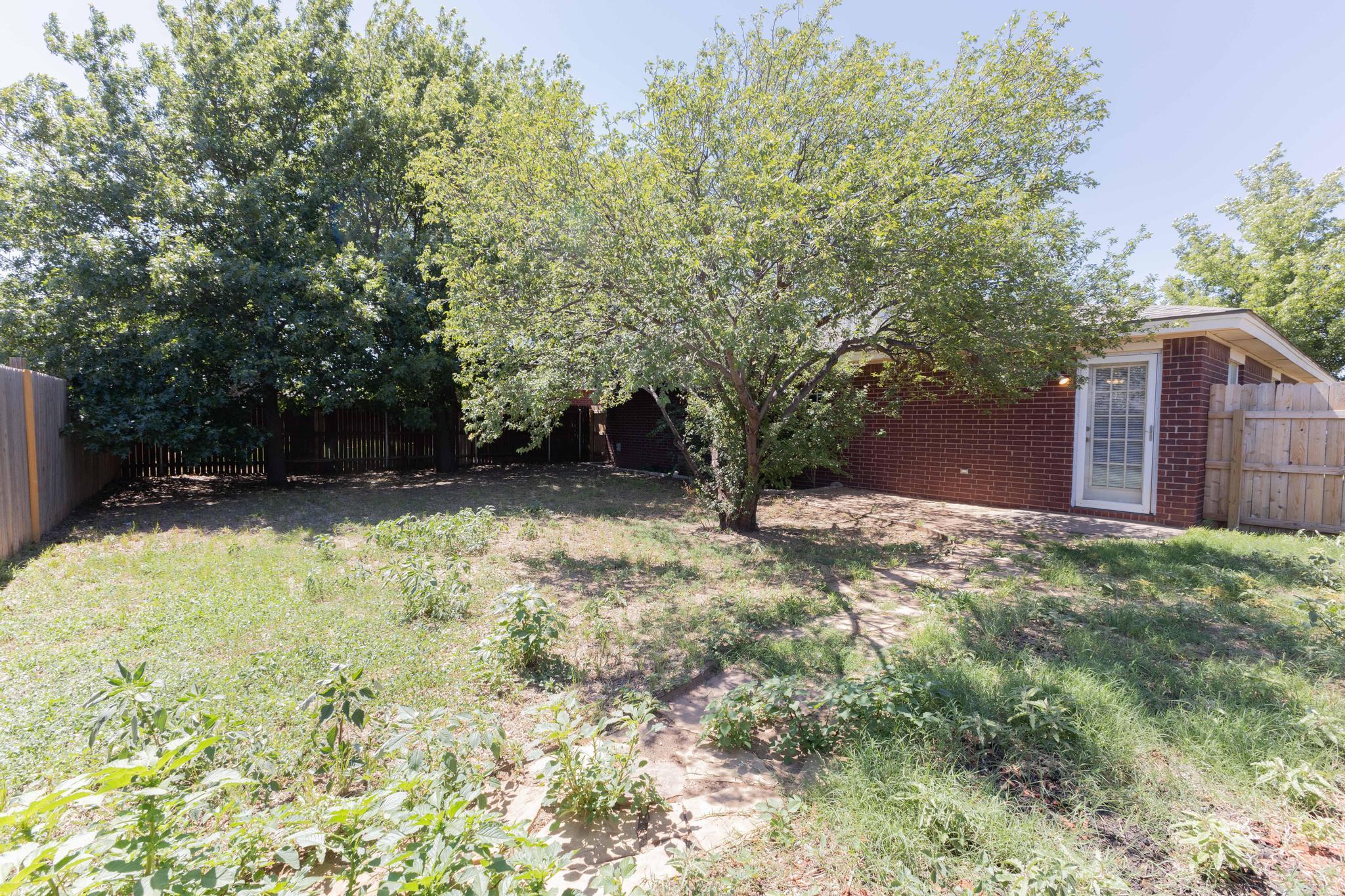 6115 8th Street Lubbock, TX 79416 - Photo 17 of 18 a view of backyard with green space