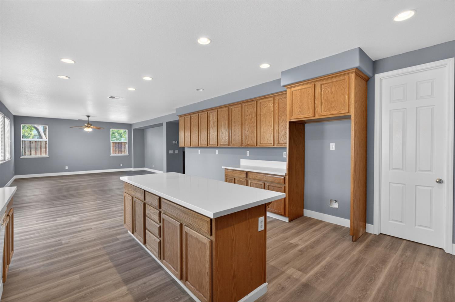 9234 Rushing Creek Way Elk Grove, CA 95624 - Photo 25 of 63