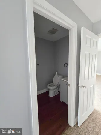 a bathroom with a toilet