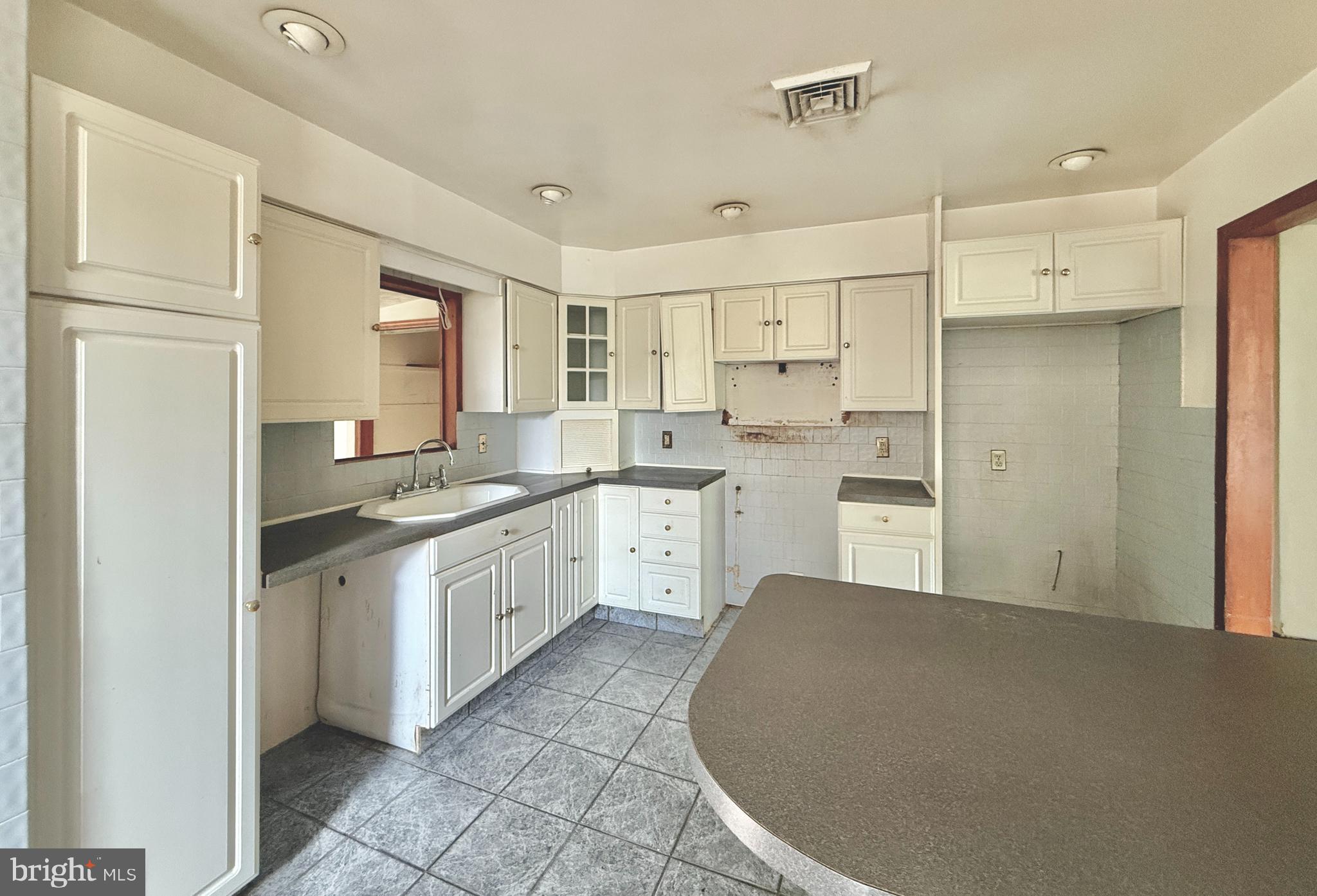 88 Groveville Road Trenton, NJ 08620 - Photo 8 of 36 Gallery Image 8
