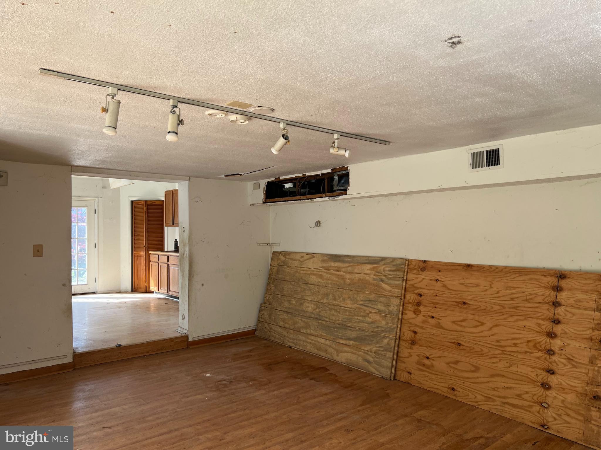 6705 Bumpy Oak Road La Plata, MD 20646 - Photo 7 of 36 Living Room