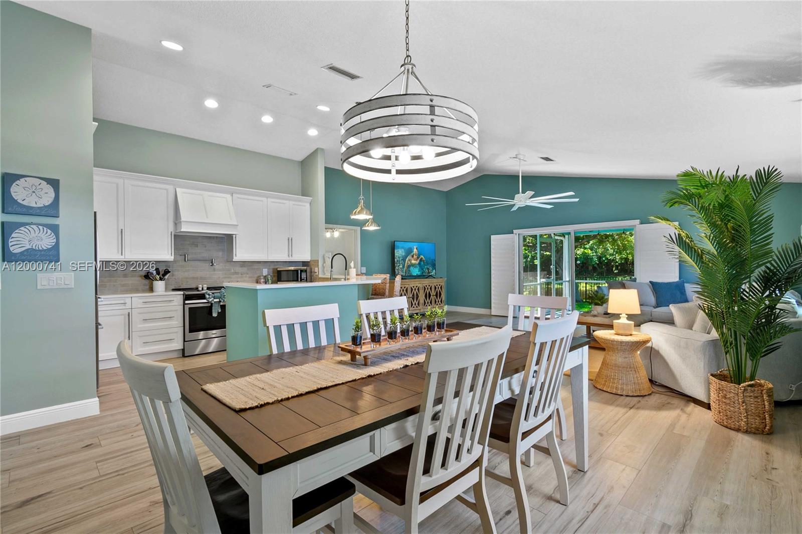 104 Old Jupiter Beach Road Jupiter, FL 33477 - Photo 4 of 25
