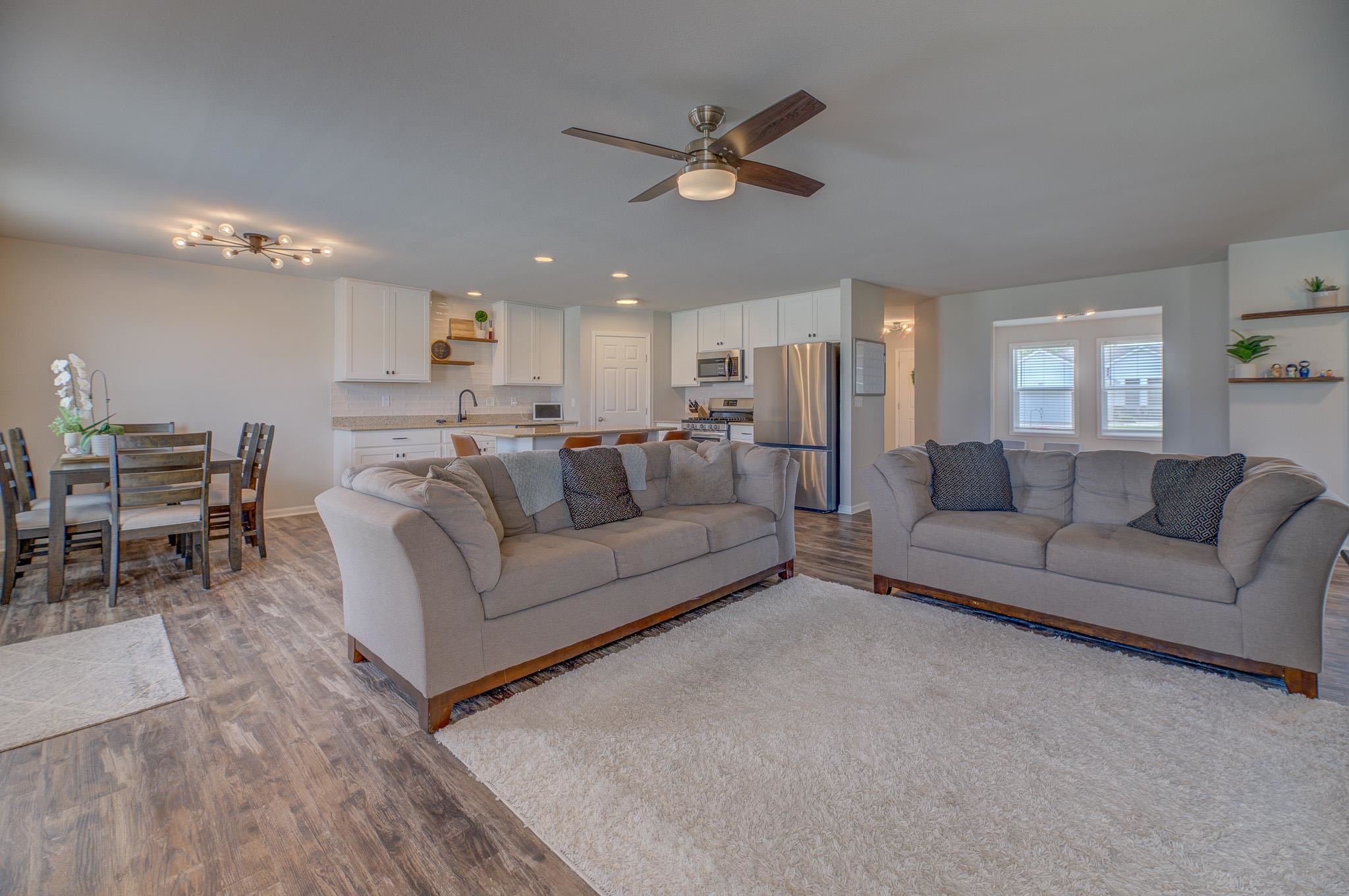 2215 Red Barn Lane Beloit, WI 53511 - Photo 5 of 31