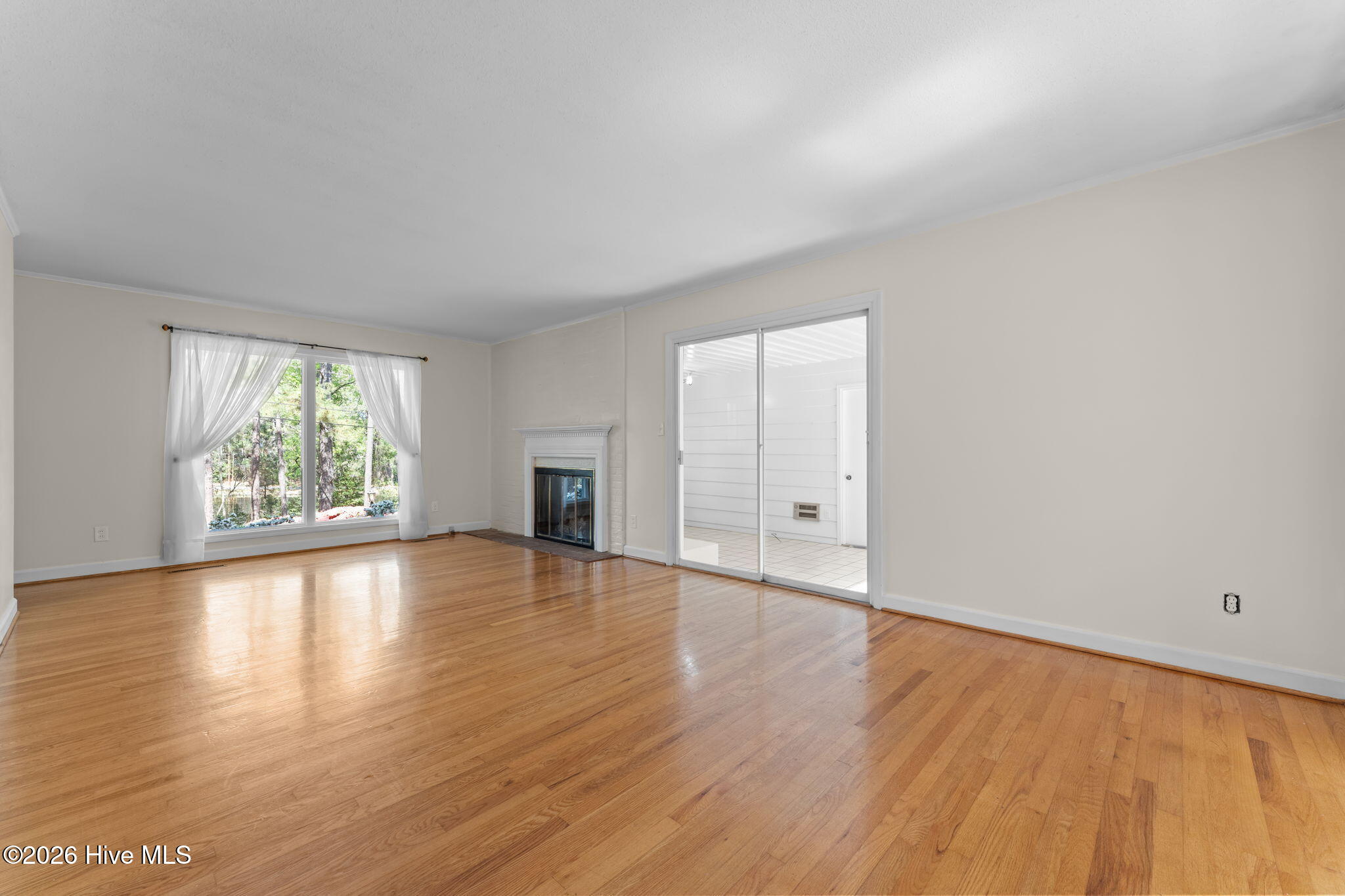 1055 Inverness Road Southern Pines, NC 28387 - Photo 3 of 54 Living Room
