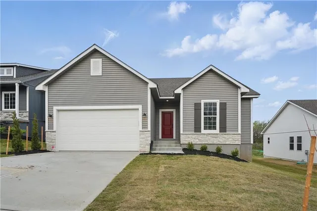 $389,900 | 2433 Northwest Sunnyvale Court, Blue Springs, MO 64015