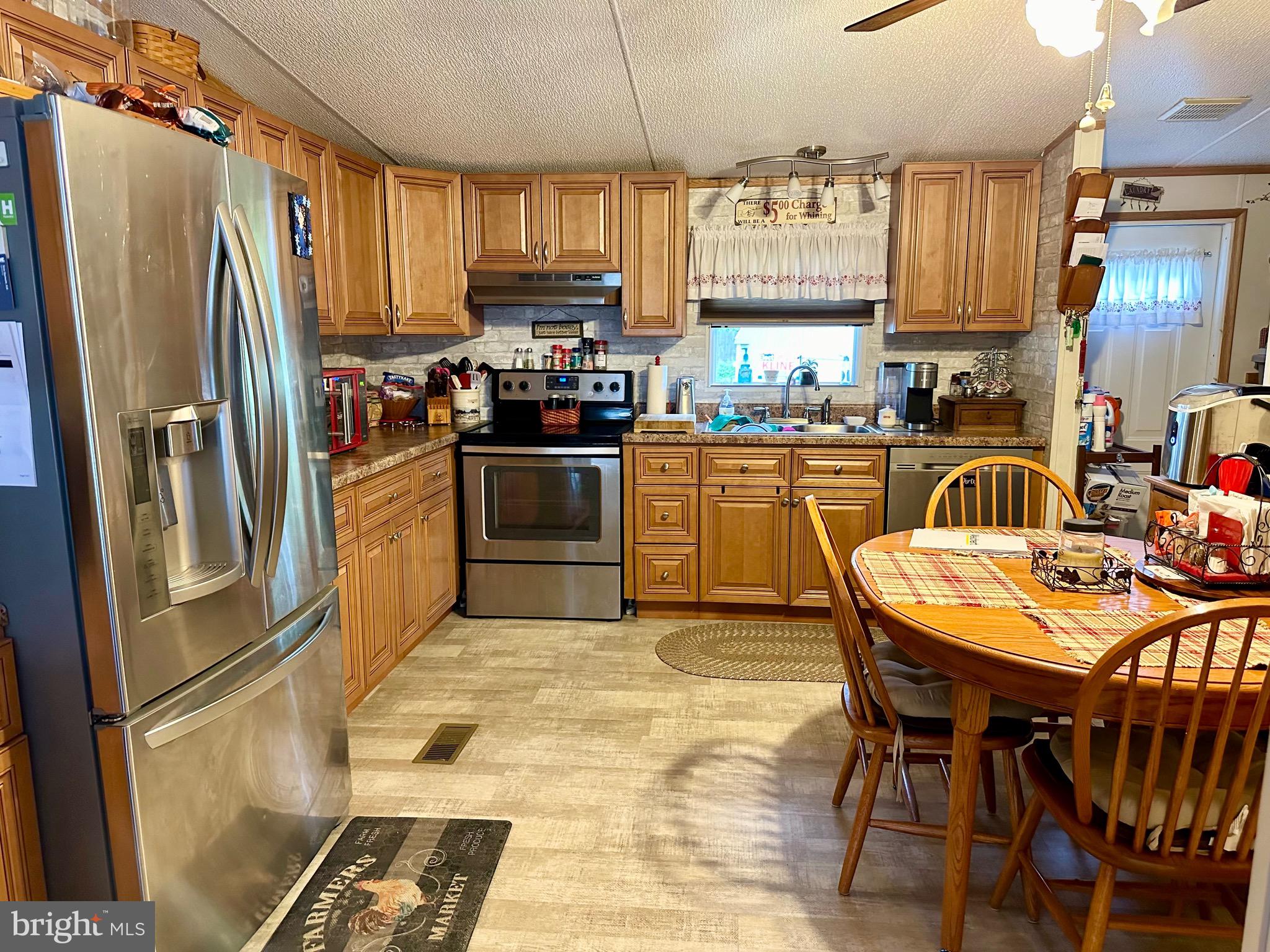 896 East Old Philadelphia Road, Unit 896 Elkton, MD 21921 - Photo 5 of 16 Kitchen