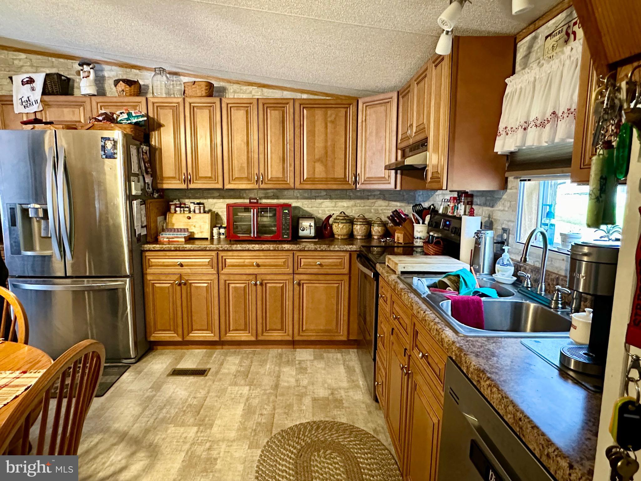 896 East Old Philadelphia Road, Unit 896 Elkton, MD 21921 - Photo 6 of 16 Kitchen