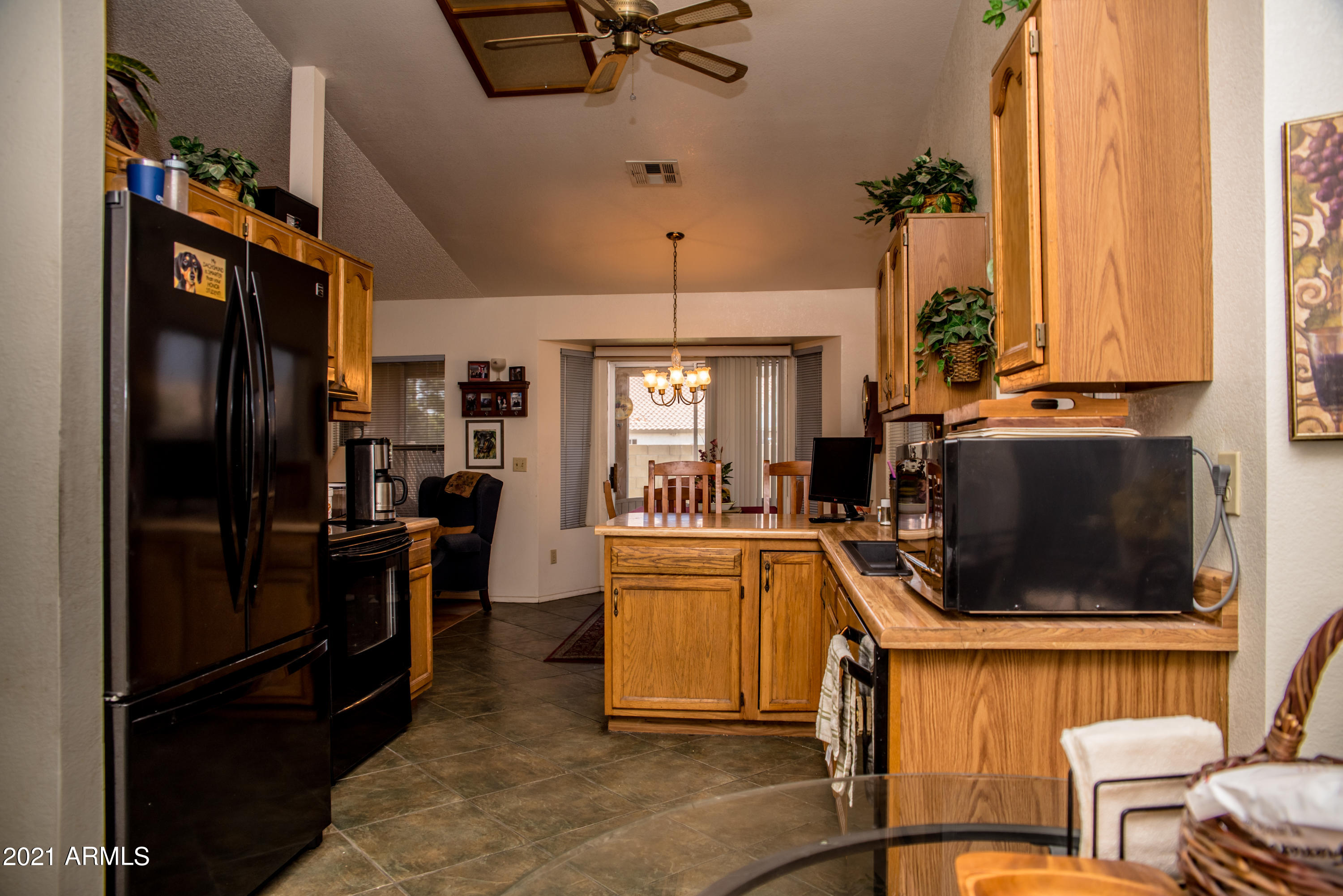 714 South Riata Street Gilbert, AZ 85296 - Photo 17 of 40 Kitchen