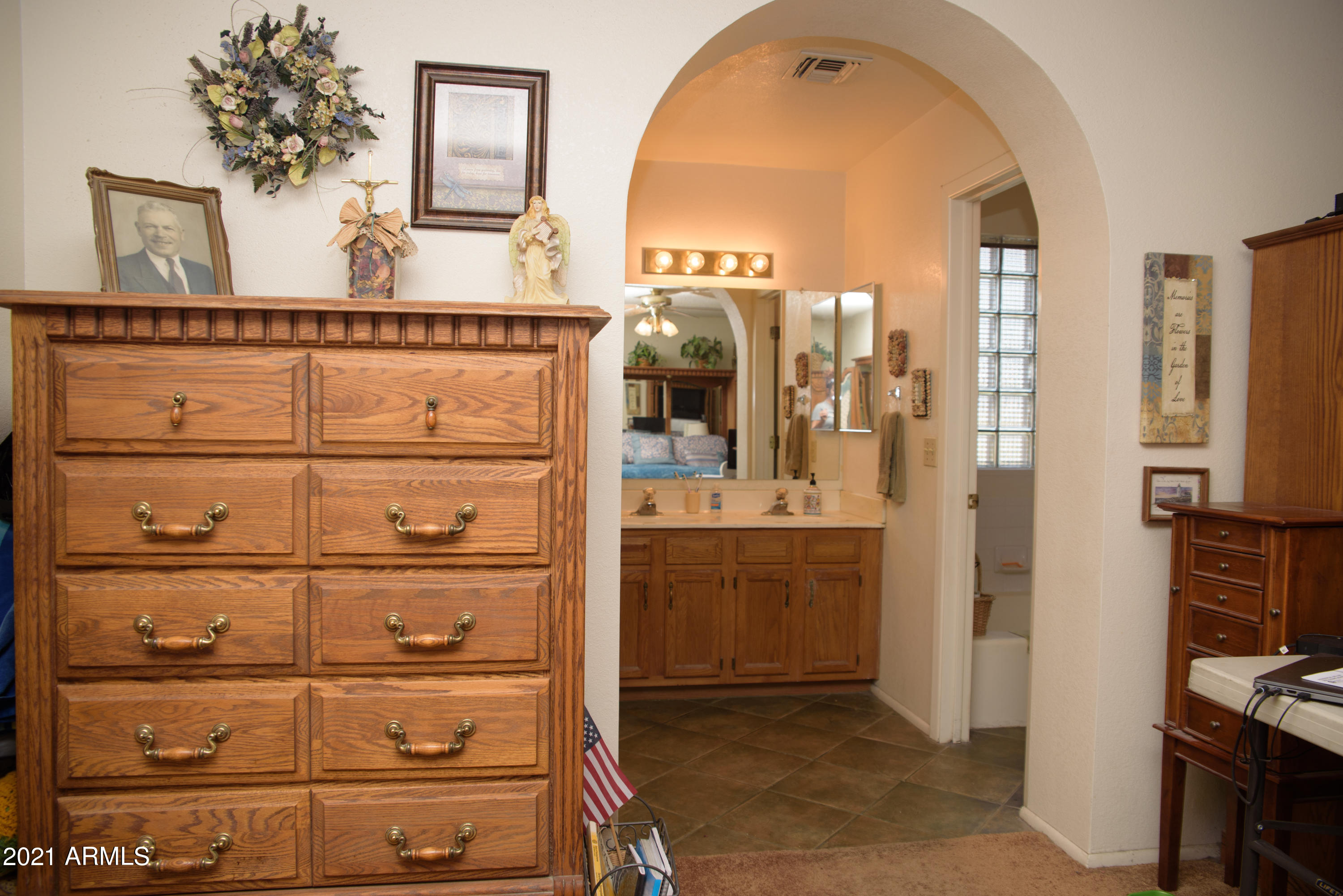 714 South Riata Street Gilbert, AZ 85296 - Photo 21 of 40 Master Bed /Bath