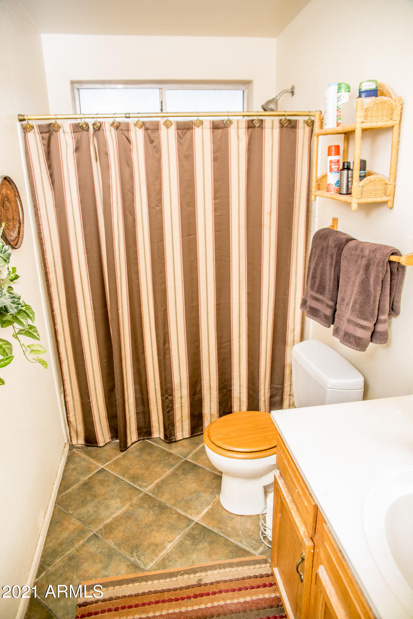 714 South Riata Street Gilbert, AZ 85296 - Photo 25 of 40 Upstairs Secondary bath