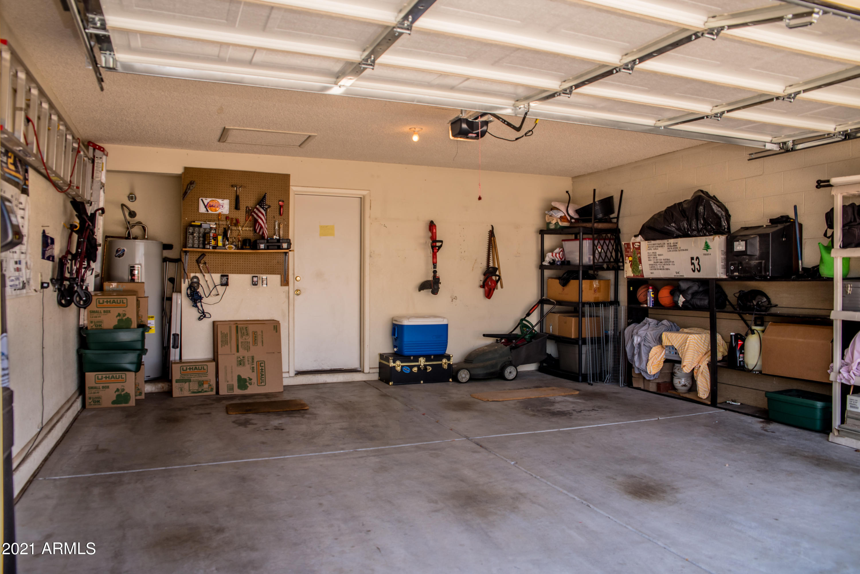 714 South Riata Street Gilbert, AZ 85296 - Photo 4 of 40 Garage