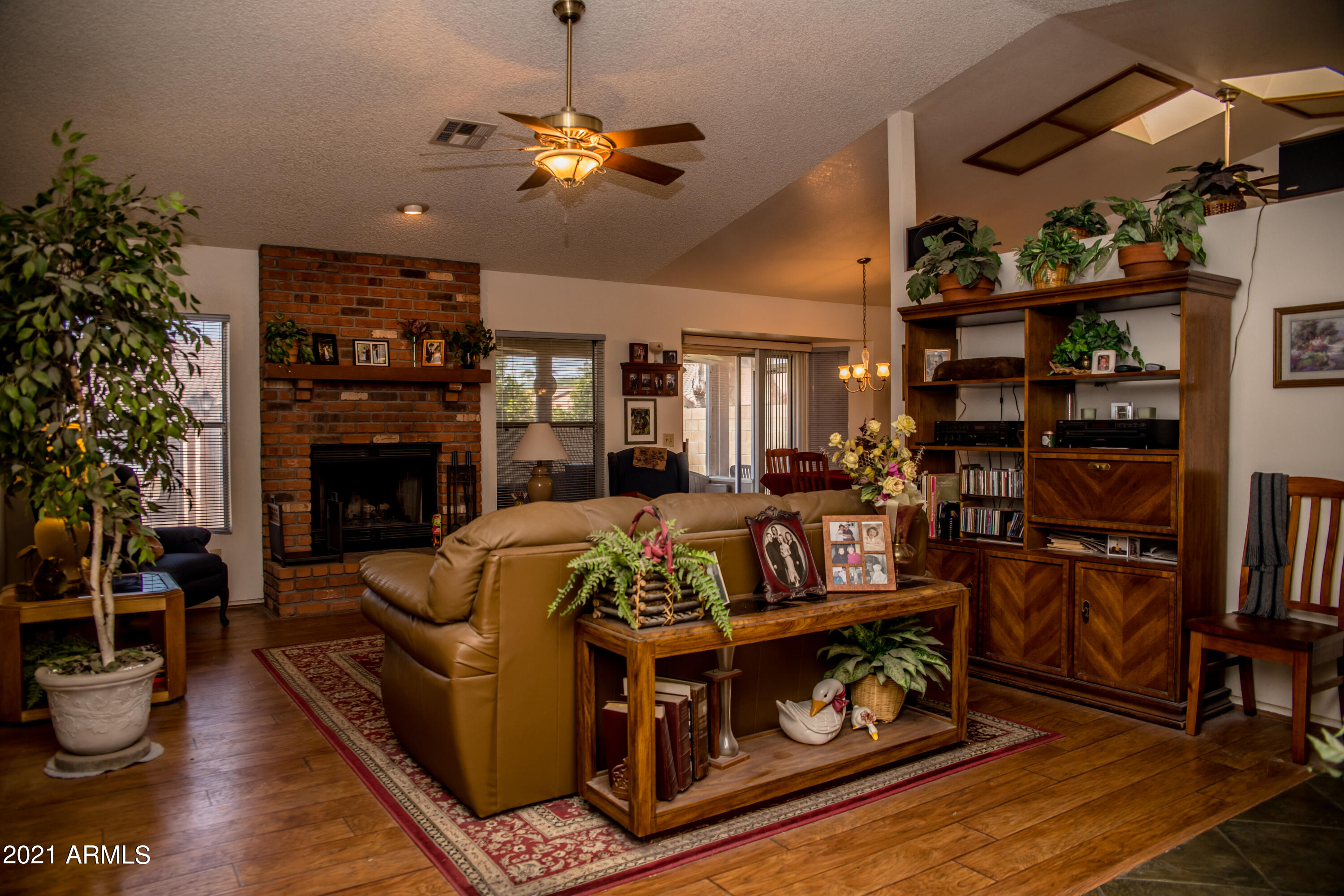 714 South Riata Street Gilbert, AZ 85296 - Photo 5 of 40 Living Room