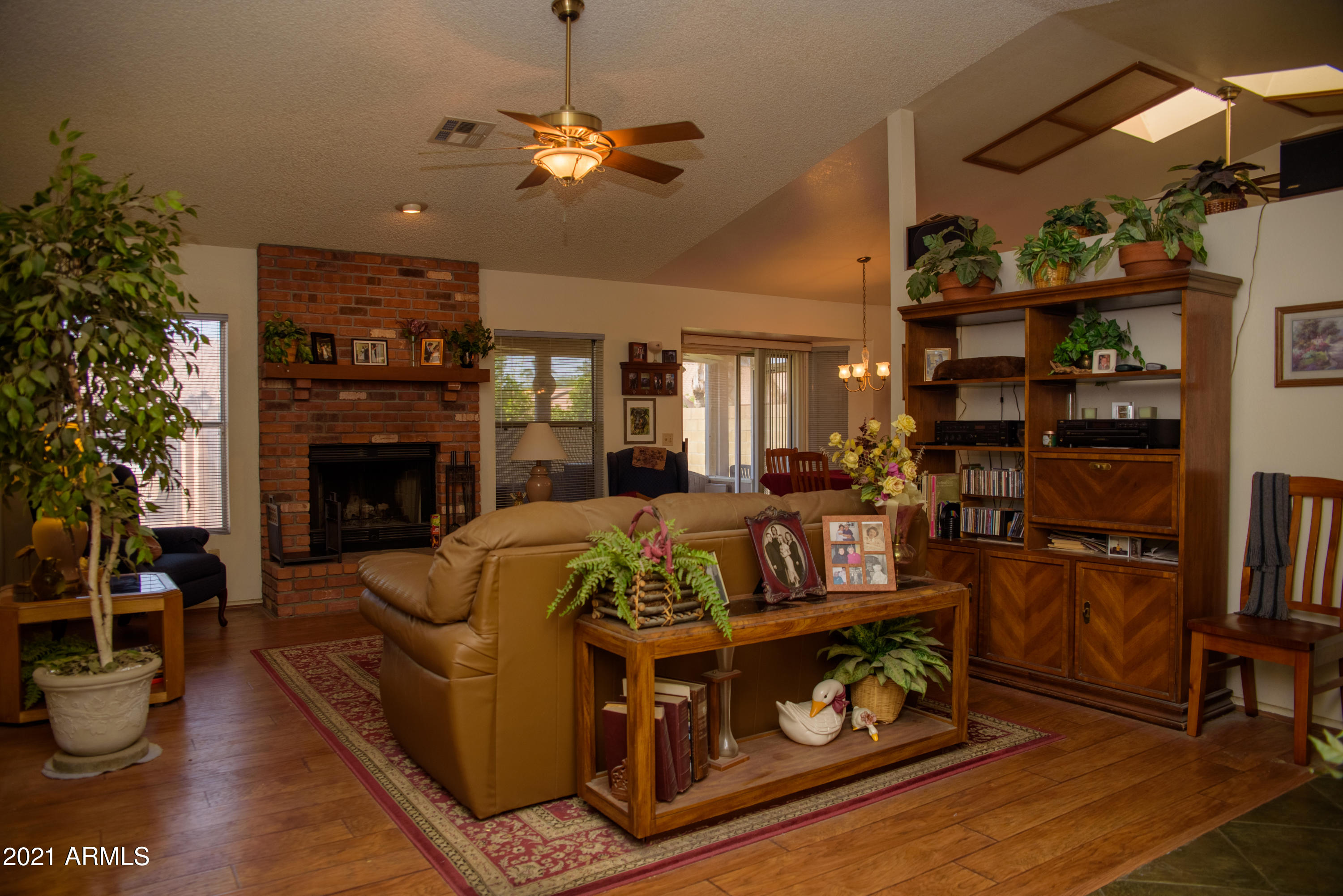 714 South Riata Street Gilbert, AZ 85296 - Photo 6 of 40 Living Room