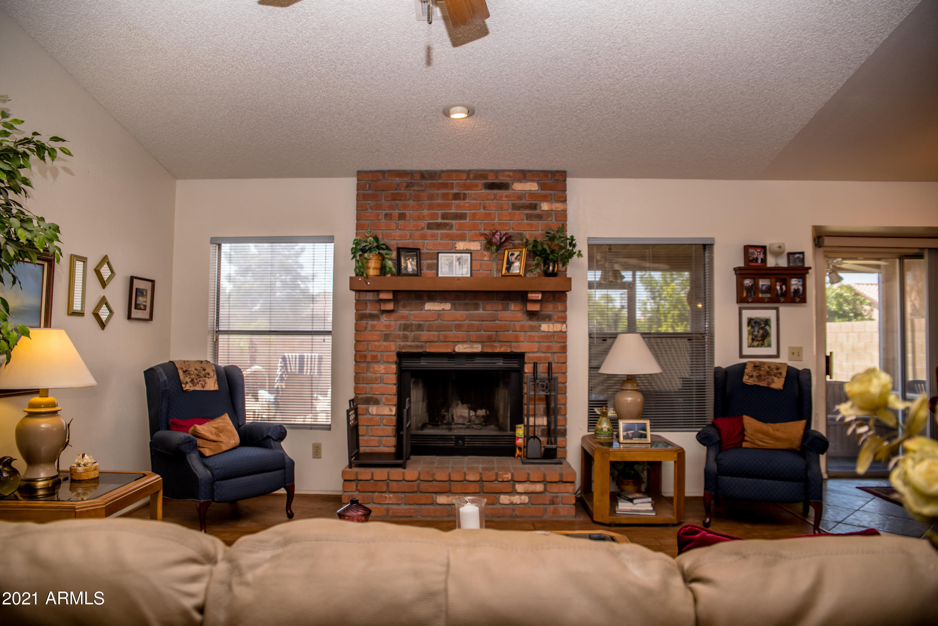 714 South Riata Street Gilbert, AZ 85296 - Photo 7 of 40 Living Room