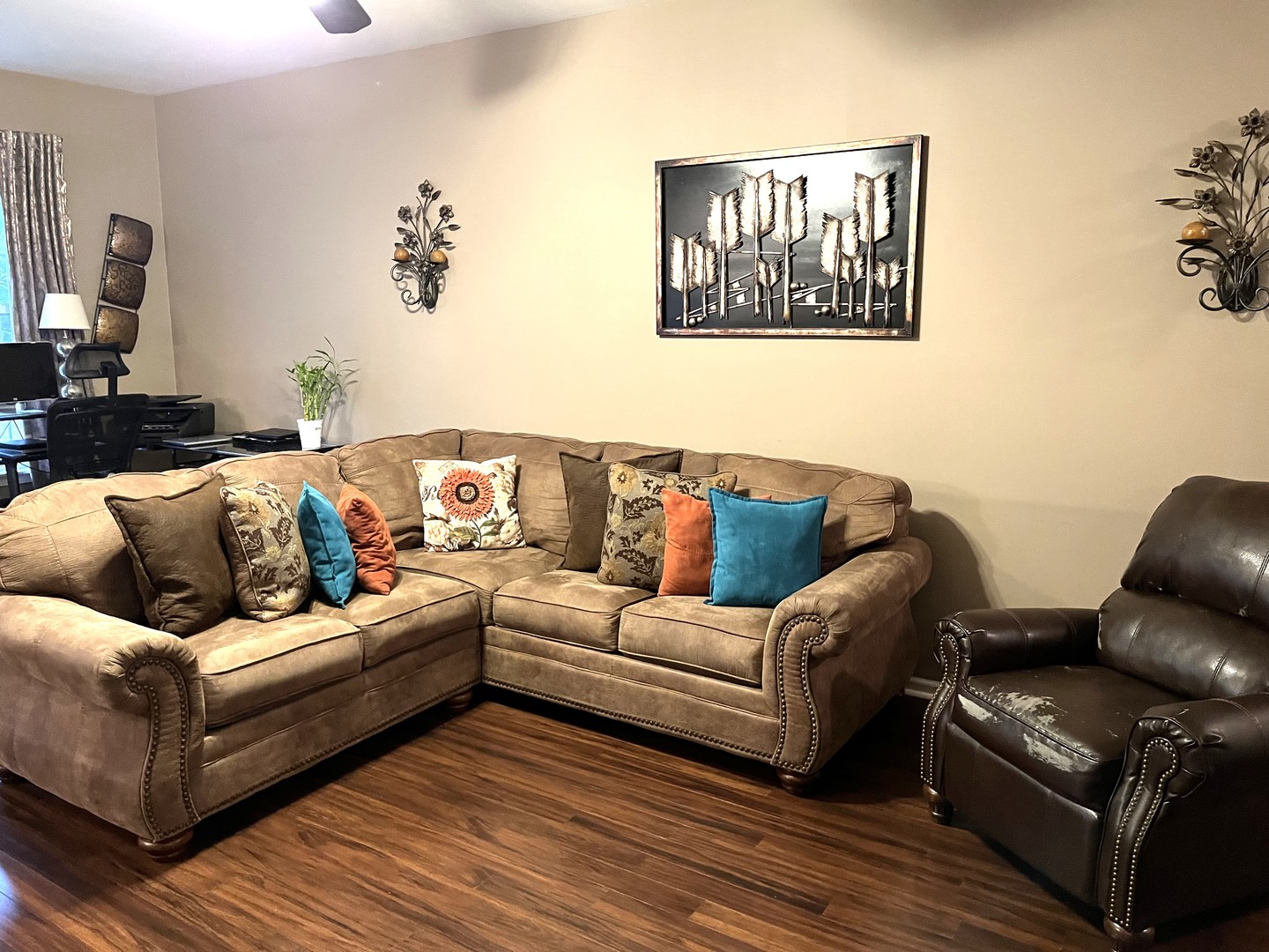 2402 Georgetown Circle Aurora, IL 60503 - Photo 3 of 23 a living room with furniture and a couch