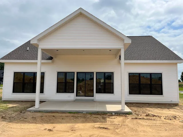 $465,000 | 320 Willow Street, Pardeeville, WI 53954