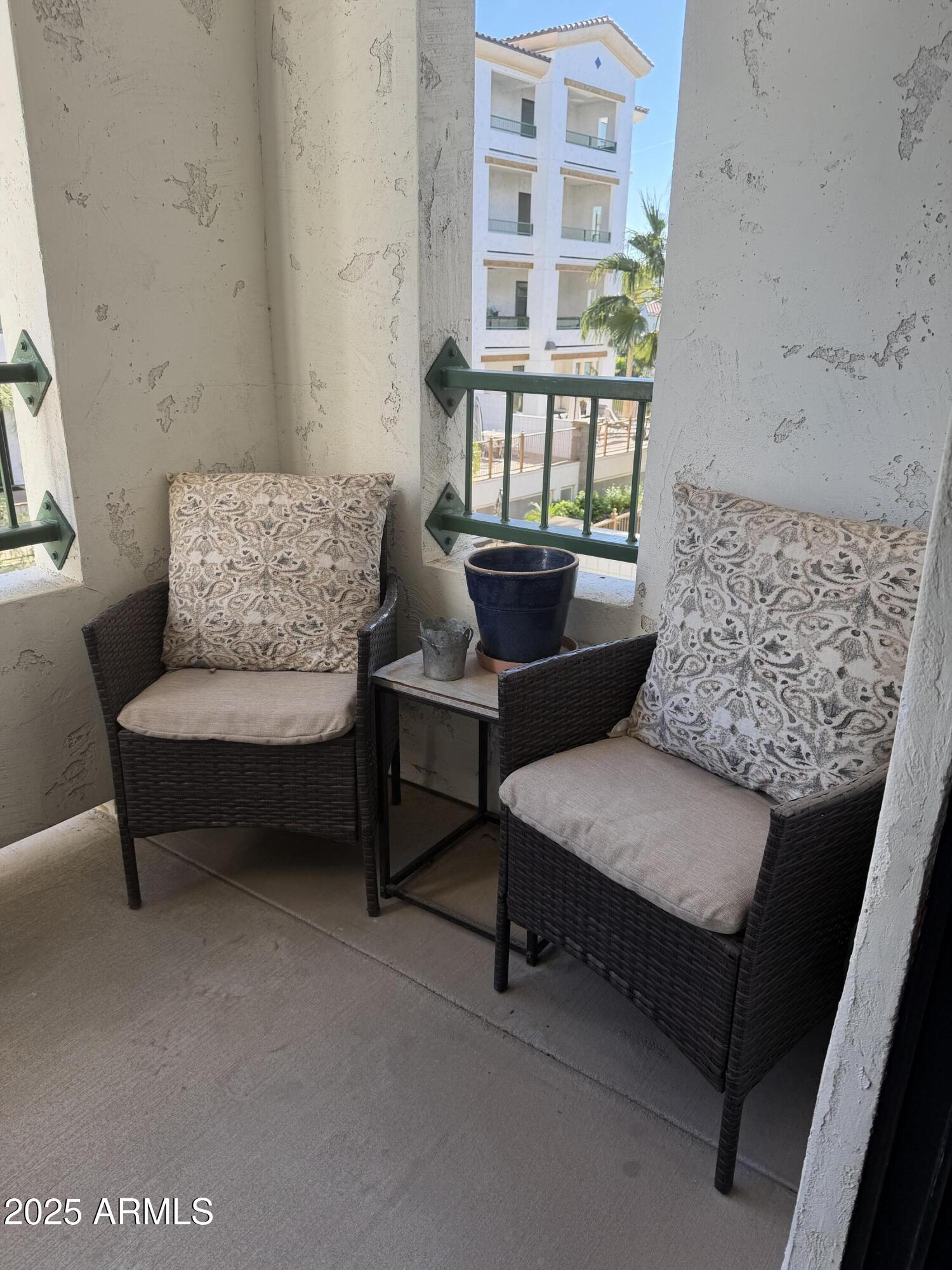 2511 West Queen Creek Road, Unit 223 Chandler, AZ 85248 - Photo 16 of 29 a living room with furniture and a potted plant