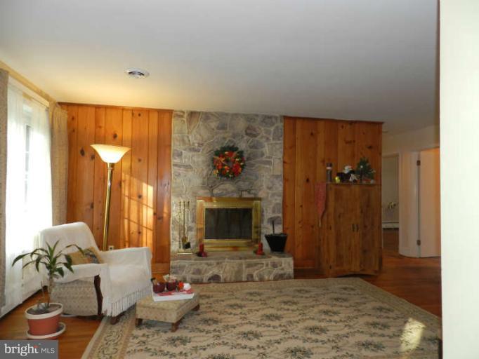 8523 Rocky Springs Road Frederick, MD 21702 - Photo 6 of 30 Interior (General)