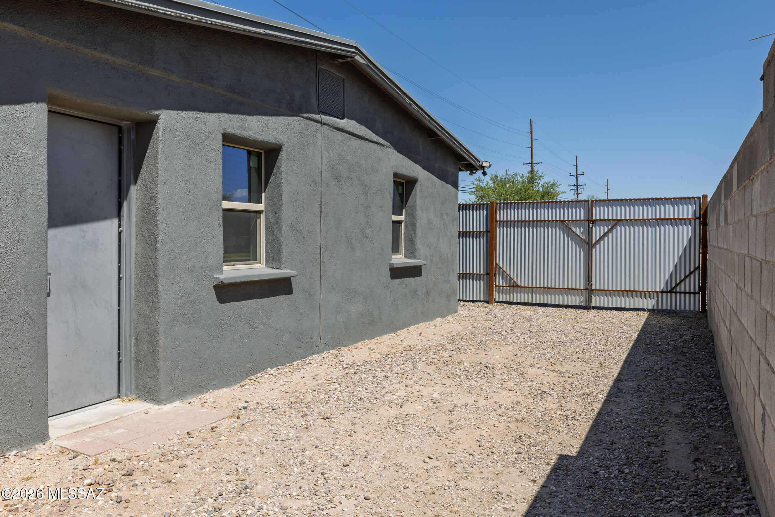 802 East Silverlake Road Tucson, AZ 85713 - Photo 4 of 46