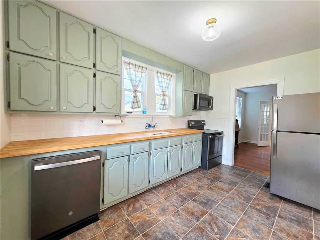 1003 Scruggs Street Waycross, GA 31501 - Photo 11 of 25